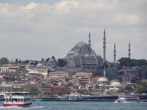Cel puțin doi morți și mai mulți răniți într-o explozie din zona comercială a Istanbulului