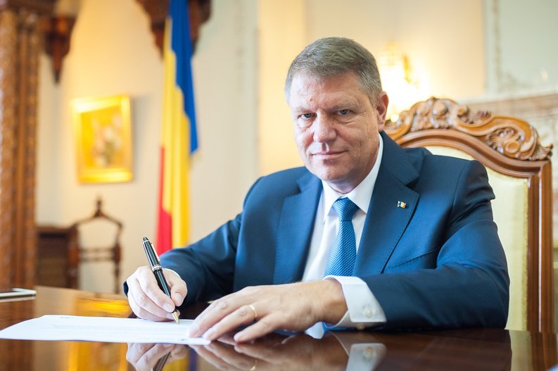 Iohannis a promulgat Legea privind darea în plată