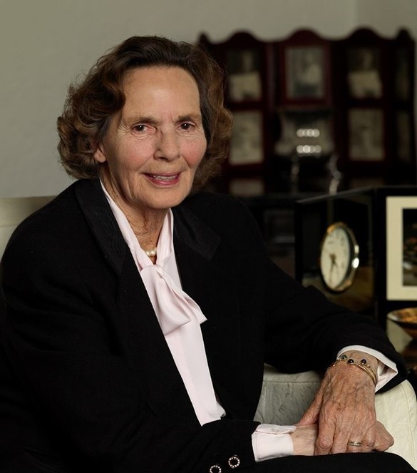 Regina Ana (1923-2016) Regina Ana (1923-2016)