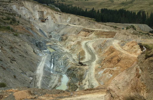 Pe fondul extinderii operațiunilor din Europa, administratorul minei de la Mănăila își caută un director financiar britanic