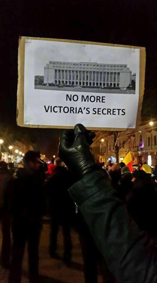 FOTO Mesajele de la proteste care i-au plăcut premierului Grindeanu: 