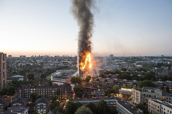 VIDEO & FOTO Incendiu într-un bloc turn din Londra. Poliția anunță 6 morți