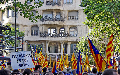 Madridul vrea să preia controlul Cataloniei, pregătită să replice cu independența