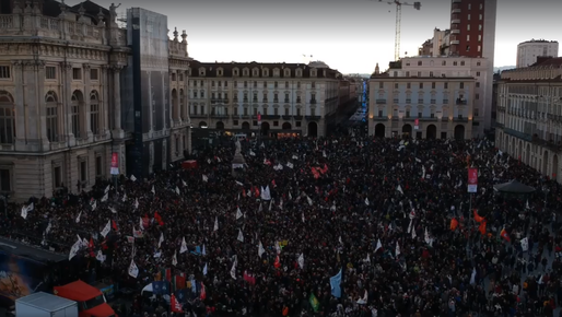 Zeci de mii de italieni au manifestat la Torino împotriva unui proiect de legătură feroviară Lyon – Torino
