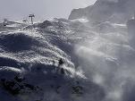 Bărbat mort în Bucegi după ce a fost surprins de o avalanșă; nu este exclusă existența unei a doua victime
