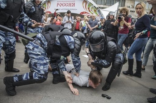 Opoziția din Rusia protestează din nou în stradă. Zeci de arestări la Moscova