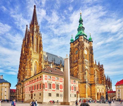 Paravion: Românii care merg de Paște în străinătate preferă Praga, Viena și Roma