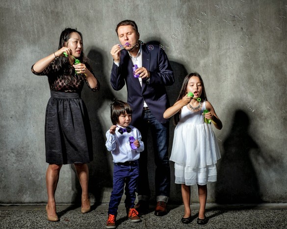  Cu familia: soția, Jiyeon Kim Pohonțu, și copiii lor, Daniel și Julia, la Foster City - 2014
