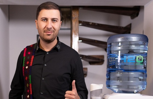 H2On, ofertă completă de hidratare: apă de calitate, dozatoare, pompă pentru bidon apă. Interviu cu Nathaniel Geană