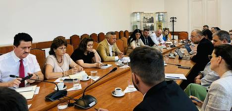 FOTO Ministrul Agriculturii negociază cu băncile