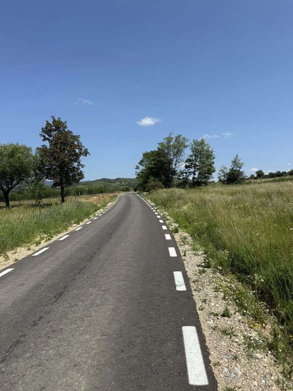FOTO Scandal pe Via Transilvanica: A început...asfaltarea.