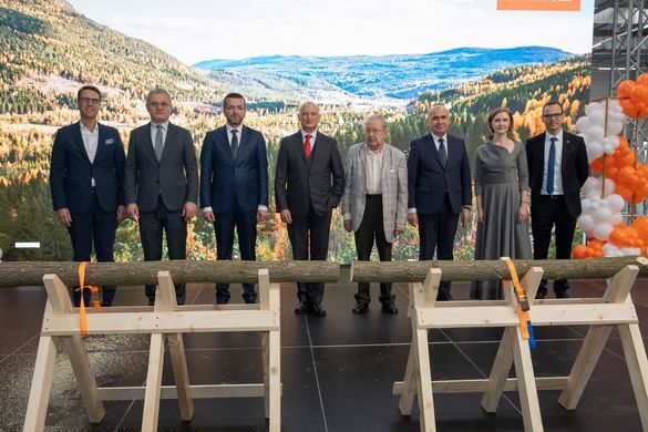 Prima fabrică din România pentru pachete de baterii a fost deschisă cu Bolojan FOTO