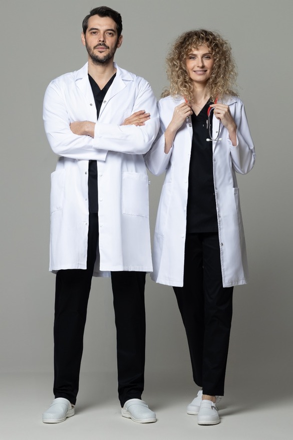 FOTO TAG investește în dezvoltarea unei noi colecții de uniforme medicale. „Piața este sufocată de uniforme ieftine.