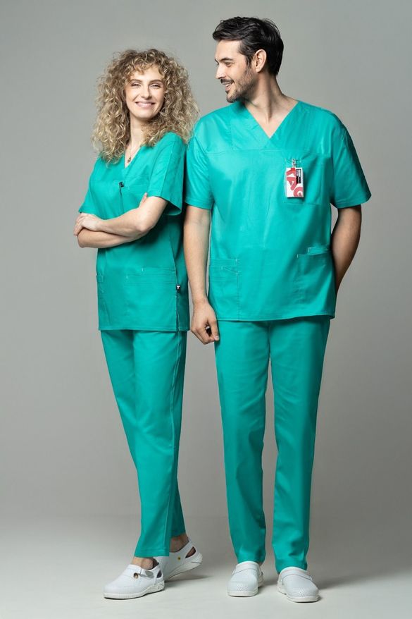 FOTO TAG investește în dezvoltarea unei noi colecții de uniforme medicale. „Piața este sufocată de uniforme ieftine.