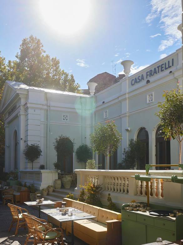 FOTO Un brand celebru pleacă, altul vine în loc. Fratelli a intrat în locul La Mama Ateneu, închis după 22 ani CONFIRMARE