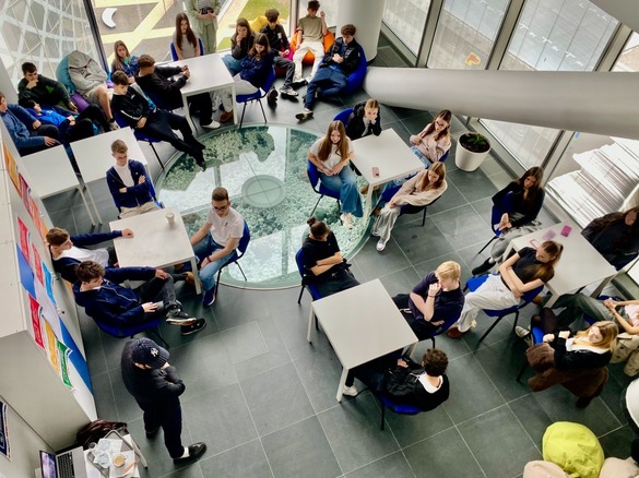 Genesis College, una dintre puținele școli din România care pregătește elevii pentru meseriile viitorului