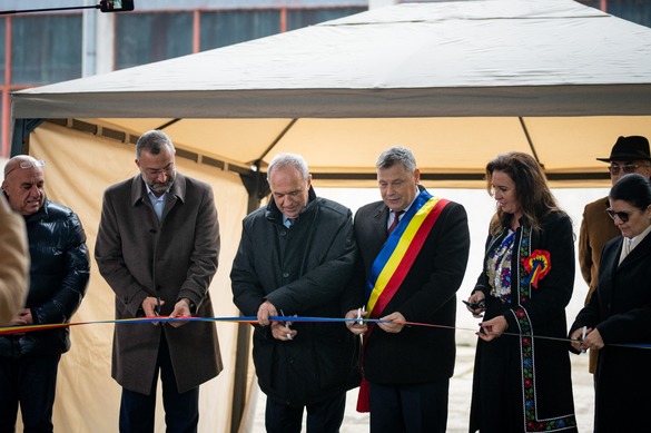 FOTO O companie românească inaugurează două fabrici într-o zonă grav afectată de restructurări industriale și migrația forței de muncă