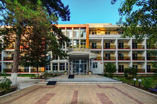 FOTO Florin Cârstocea a primit ofertă pentru vânzarea hotelului Central din Mamaia, pe care vrea să îl extindă