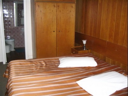 FOTO Hotel celebru de pe Valea Prahovei, scos la vânzare. Hotelul Păltiniș din Sinaia poate fi cumpărat