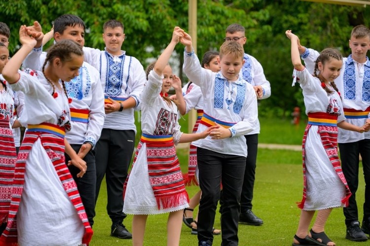 Gala BookLand premiază excelența în mediul rural, pentru al treilea an consecutiv, cu burse educaționale în valoare de 105.000 euro