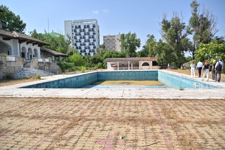FOTO Imagini istorice. Salvarea vilei Reginei Maria din Mamaia, acord tripartit semnat