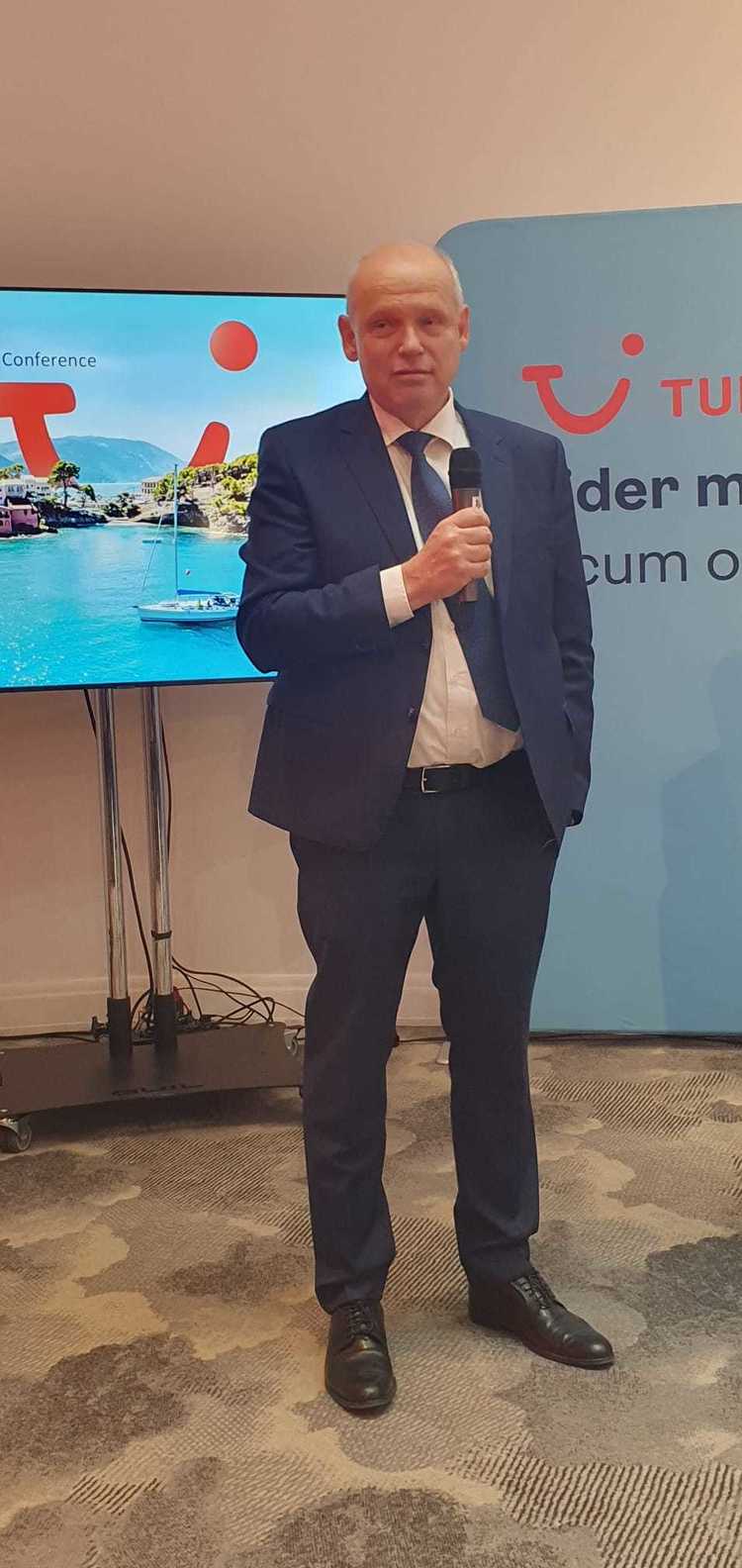 FOTO Gigant începe expansiunea în România. Cel mai mare grup de turism din lume, TUI, va dezvolta o rețea proprie de agenții fizice, inclusiv în mall-uri