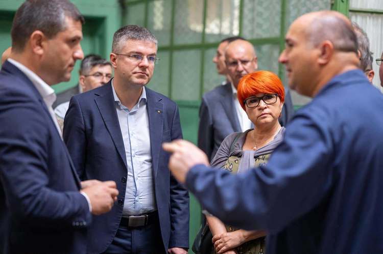 ULTIMA ORĂ VIDEO&FOTO Fabrică de tradiție salvată. Negocieri cu americanii pentru a produce muniție la Uzina Mecanică Sadu.