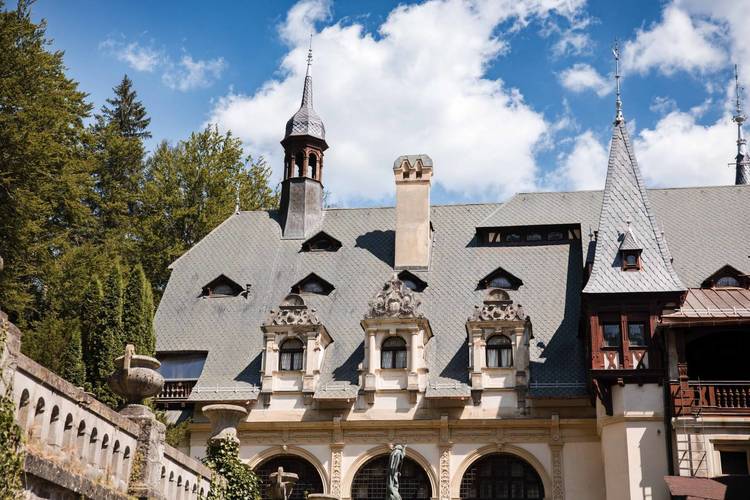 FOTO Schimbări la Castelul Peleș. Este restaurat inclusiv acoperișul