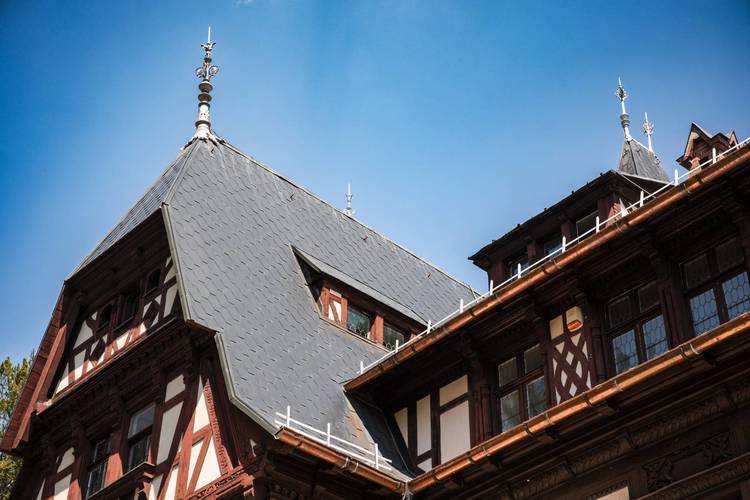 FOTO Schimbări la Castelul Peleș. Este restaurat inclusiv acoperișul