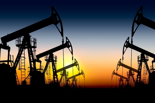 Petrolul crește cu aproape 3%, susținut de scăderea dolarului și declinul stocurilor din SUA