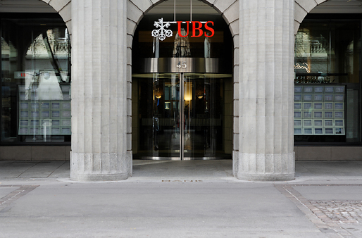 Franța cere 1,1 miliarde de euro băncii elvețiene UBS, acuzată de implicare în fraude fiscale