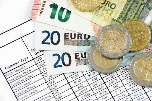 Curs valutar: Euro scade spre 4,72 lei, prețul gramului de aur trece iar de 211 lei