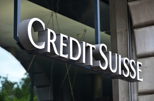 Acțiunile Credit Suisse se prăbușesc la un nou minim record, antrenând noi vânzări pe burse