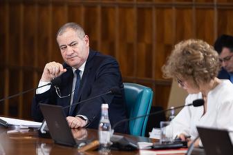 Bolojan spune că fondurile de pensii ar putea investi în acțiunile companiilor de stat - ”Vânzarea de pachete minoritare e în programul de guvernare”