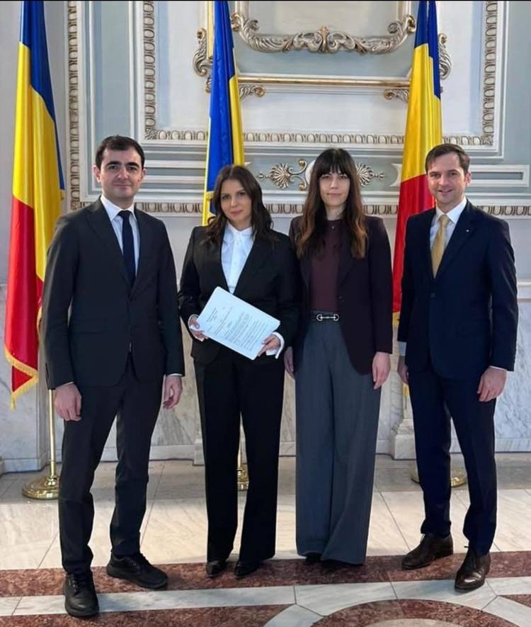 Inițiatorii Claudiu Năsui, Gabriela Horga, Cristina Prună și Sebastian Burduja Inițiatorii Claudiu Năsui, Gabriela Horga, Cristina Prună și Sebastian Burduja