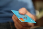 Mastercard - amendată cu 570 de milioane de dolari pentru încălcarea normelor UE de concurență: nu le-ar fi permis retailerilor să își scadă costurile pentru acceptarea plăților la POS, cu prețuri mai mari pentru consumatori
