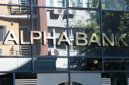 Alpha Bank transferă subsidiara din România către un holding