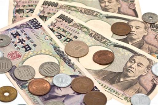 Dolarul scade puternic față de yen după anunțarea deciziilor de politică monetară în Japonia