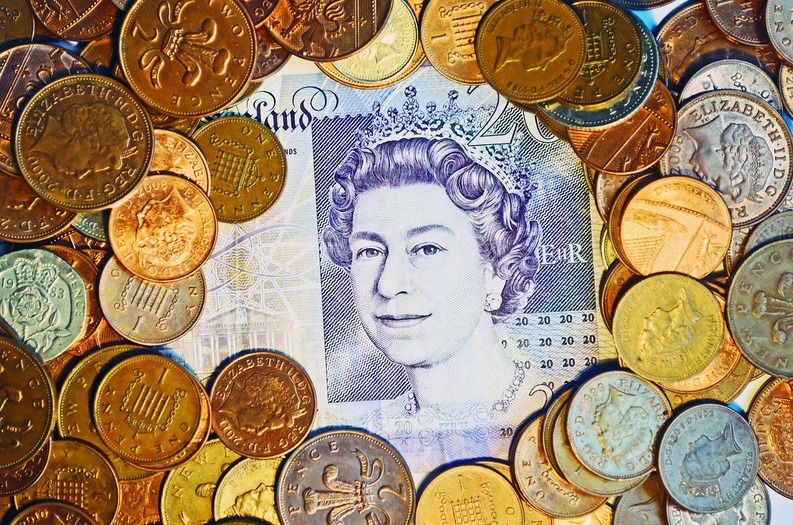 Randamentul obligațiunilor britanice pe 10 ani a coborât pentru prima dată sub 1%. Lira, la un nou minim al ultimilor 31 ani