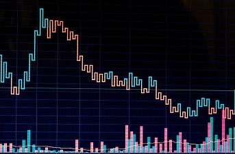 Bursa s-a oprit în loc. Indicii sunt înțepeniți și volumele s-au redus drastic