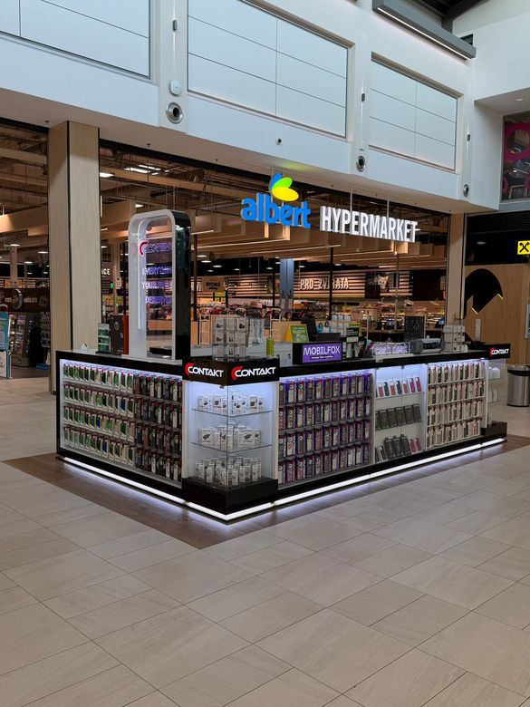 FOTO Contakt, cel mai mare lanț românesc de magazine cu accesorii pentru telefoane, face primul pas spre extinderea internațională și deschide o locație la Praga