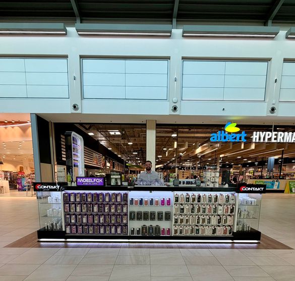 FOTO Contakt, cel mai mare lanț românesc de magazine cu accesorii pentru telefoane, face primul pas spre extinderea internațională și deschide o locație la Praga