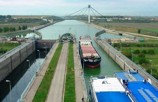 Tehnocrații de la Finanțe au pus în pericol de blocaj transportul naval din România