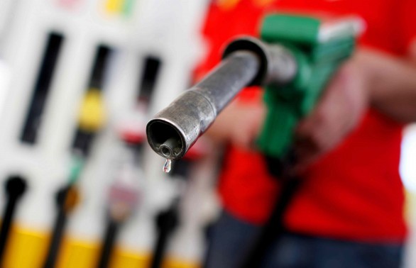 Benzina și motorina s-ar putea scumpi cu 10% în urma acordului OPEC și a evoluției cursului leu/dolar