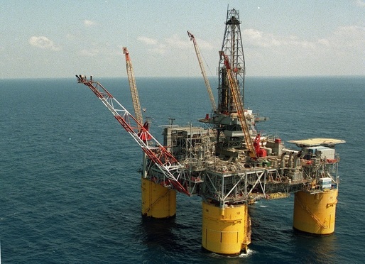 Aproximativ 5,5% din capacitatea de producție a petrolului din Golful Mexic este închisă, după uraganul Harvey
