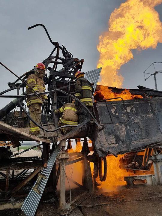 FOTO Incendiul de la sonda din Satu Mare, în cea de a paisprezecea zi. ISU: Operațiuni ample de pregătire a intervenției
