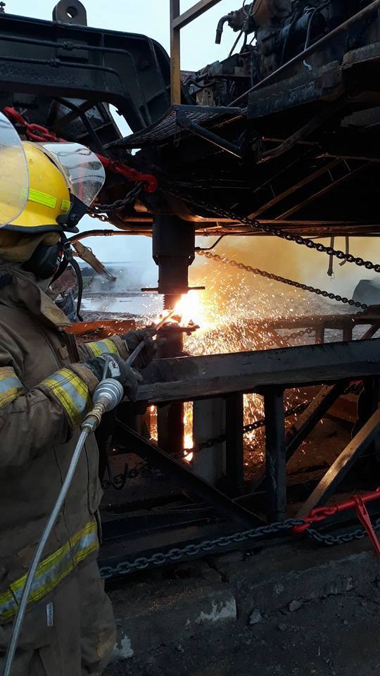 FOTO Incendiul de la sonda din Satu Mare, în cea de a paisprezecea zi. ISU: Operațiuni ample de pregătire a intervenției