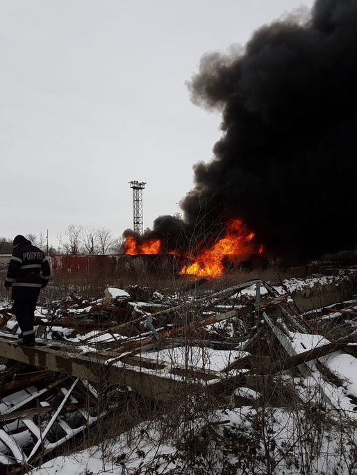 Incendiu pe platforma fostei rafinării Astra din Ploiești