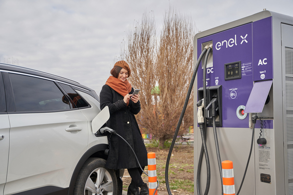 FOTO ENEL a pus în funcțiune 6 stații de încărcare a vehiculelor electrice în Constanța