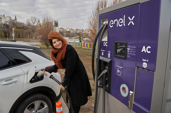 FOTO ENEL a pus în funcțiune 6 stații de încărcare a vehiculelor electrice în Constanța